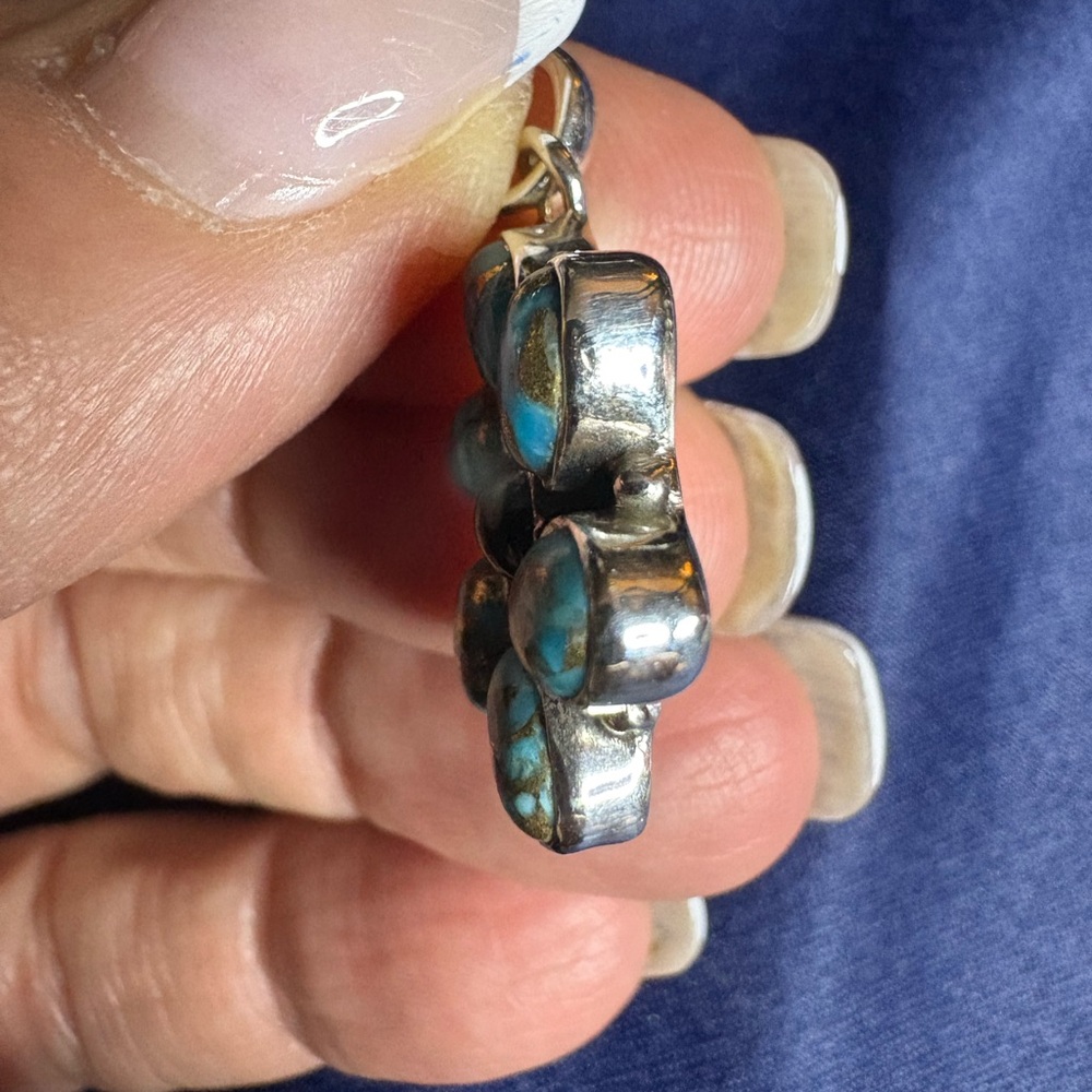 Pendant*Turquoise and 925 Sterling Silver Floral Pendant With Black Onyx Center - Picture 7 of 9
